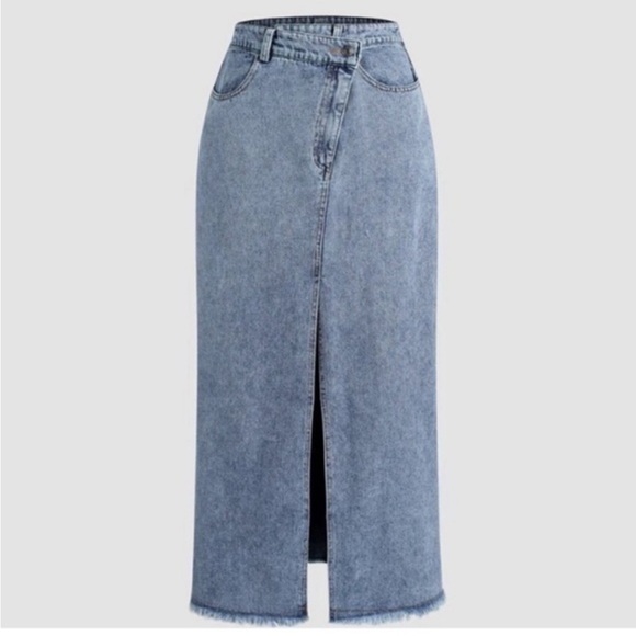 COMMENSE Asymmetrical Button Pockets
Slit Denim Maxi Skirt Size Medium. - Picture 1 of 8